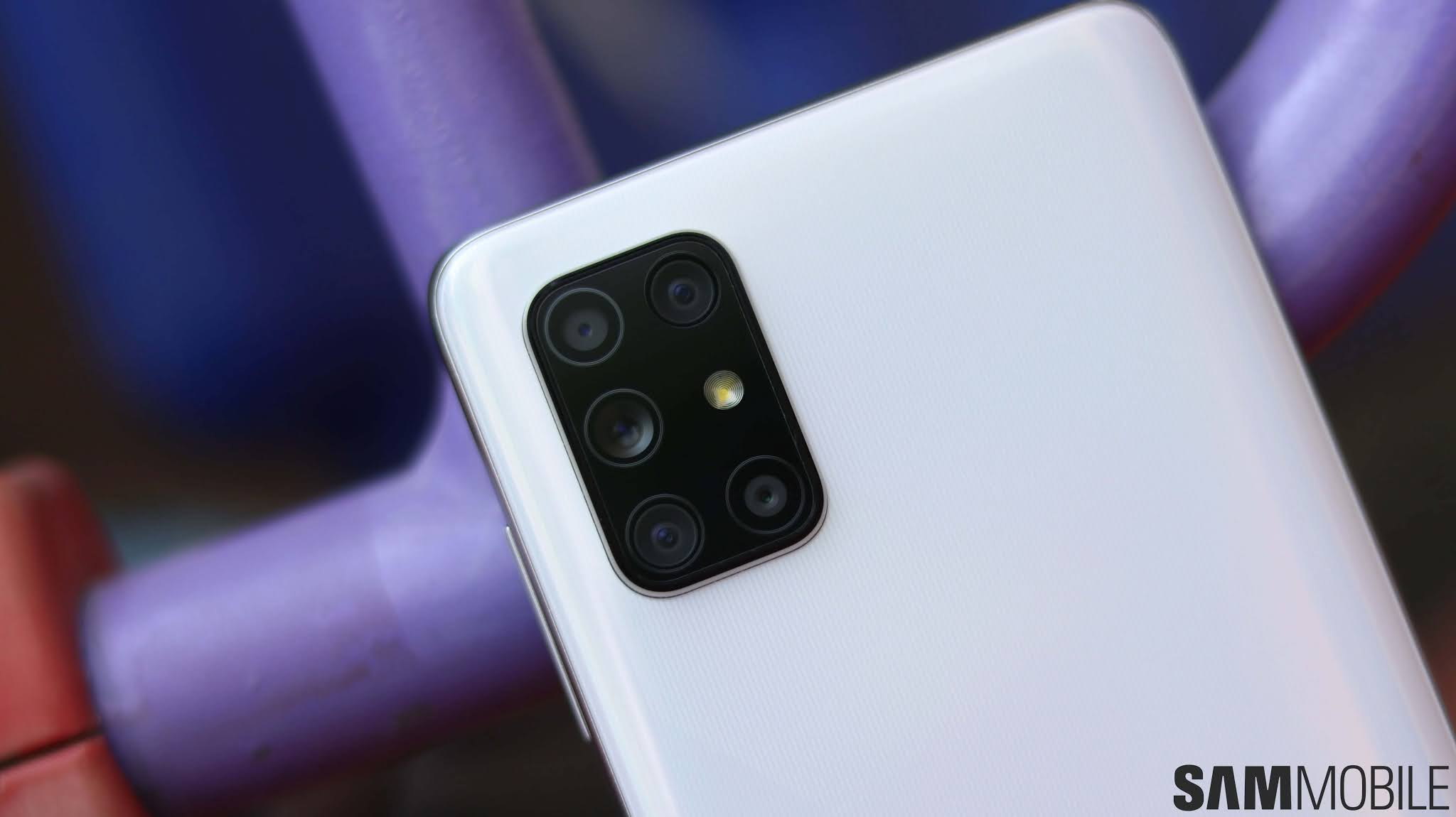 هاتف Galaxy A72 يظهر كأول هاتف يحمل خمس كاميرات من سامسونج